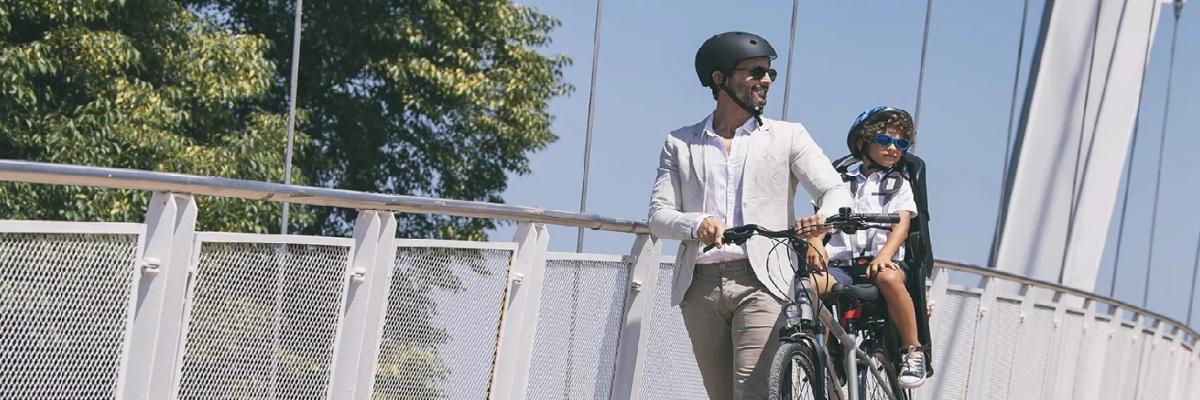 Bērnu sēdekļi un piekabes