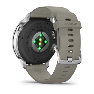 Garmin Venu 4 – 45 mm sudraba ar pelēku silikona siksnu