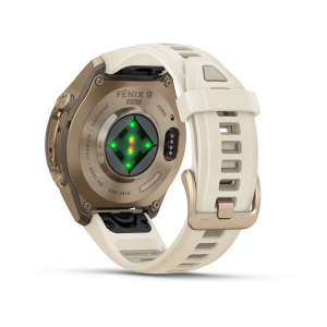 Garmin fenix 9 Pro - 43mm Tamsios auksinės spalvos titanas su kreminės / žalsvai pilkos spalvos silikoniniu dirželiu