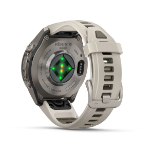Garmin fenix 9 Pro - 43mm Titaani ja Fog Gray/Dark Sandstone -silikonihihna